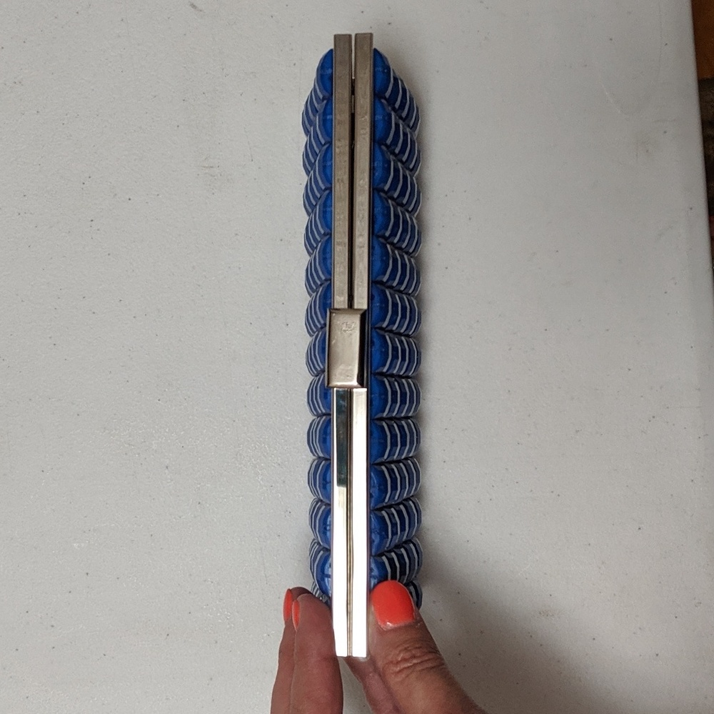 Le regale sm clutch w/lg blue beading both sides - Picture 2 of 5